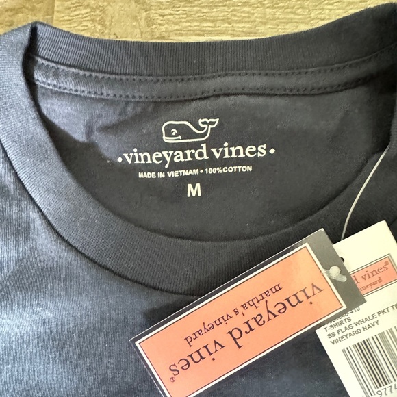 Dark navy Vinyard Vine Tee. Size medium, brand new! - Picture 5 of 6